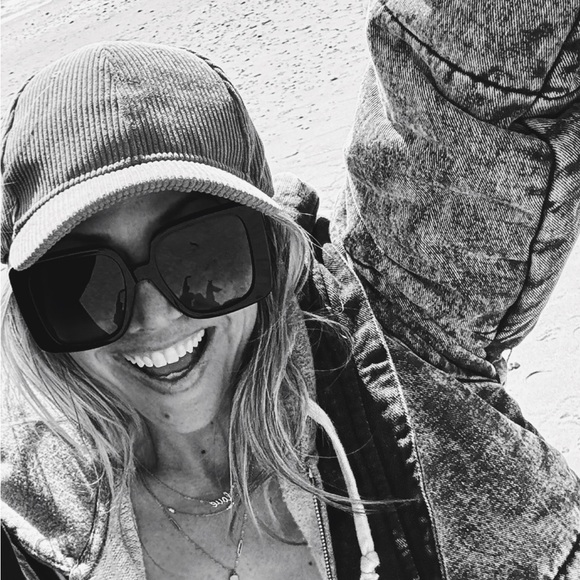 💕 Hello Poshmark 💕 - Picture 1 of 1